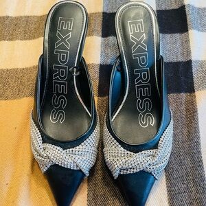 🦄 Express Women's Black and Silver Heels 🦄